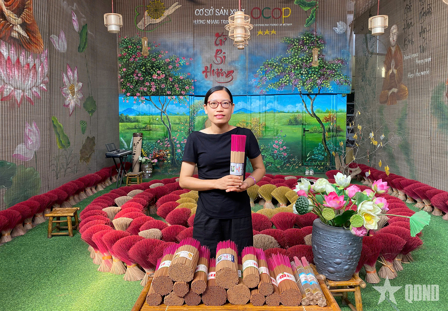 Tìm về mạch nguồn văn hóa qua làn khói thơm
